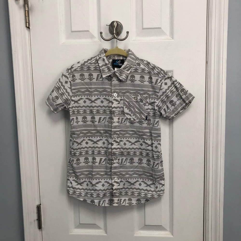 Amplify Shirt Boys 7 Button Down Short Sleeve Skulls Lightning White Gray